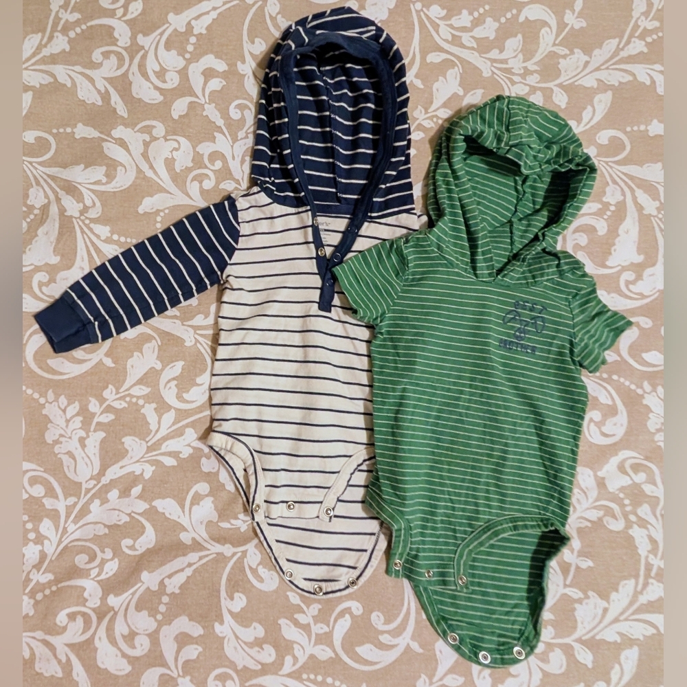 ✨3/$16✨Carter's Navy and Green Striped Hooded Bodysuits